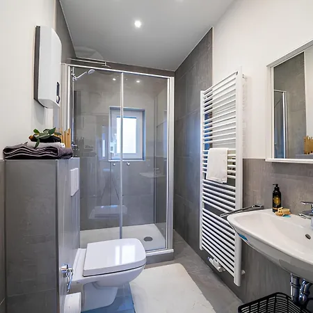 Charmante 2 Zimmer-wohnung Mit Fahrradstellplaetzen Apartment *