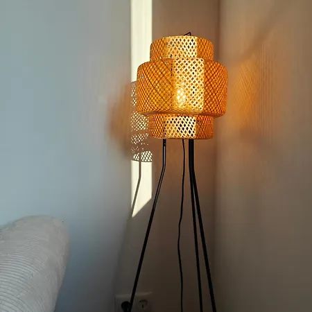 Charmante 2 Zimmer-wohnung Mit Fahrradstellplaetzen * Кобленц