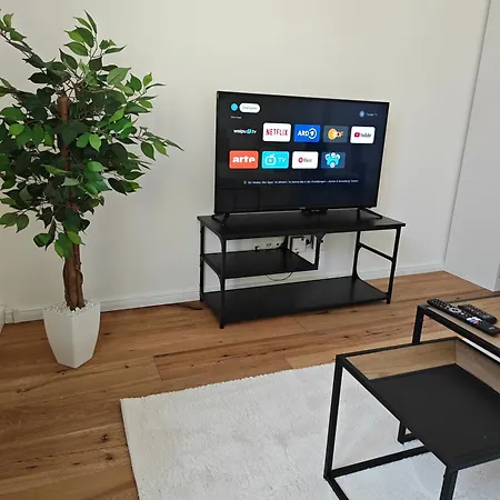 Charmante 2 Zimmer-wohnung Mit Fahrradstellplaetzen Apartment
