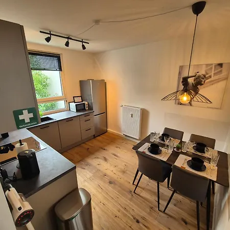 Charmante 2 Zimmer-wohnung Mit Fahrradstellplaetzen *