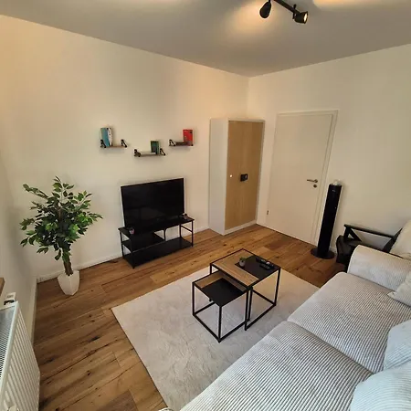 Charmante 2 Zimmer-wohnung Mit Fahrradstellplaetzen *