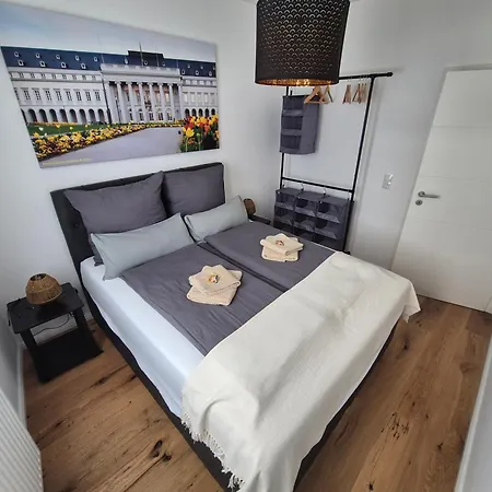 Charmante 2 Zimmer-wohnung Mit Fahrradstellplaetzen * Кобленц