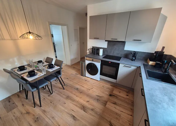 Charmante 2 Zimmer-wohnung Mit Fahrradstellplaetzen アパート コブレンツ