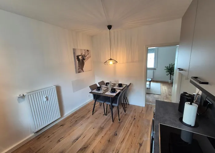 アパート Charmante 2 Zimmer-wohnung Mit Fahrradstellplaetzen コブレンツ